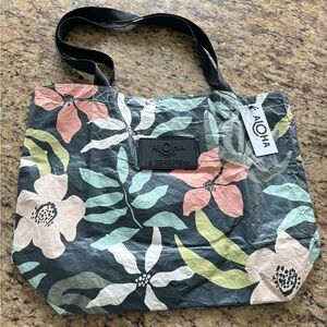 Accessories
Bags, Packs & Travel
ALOHA FLORA REVERSIBLE TOTE - NWT